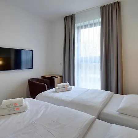 Em Motel Oleśnica