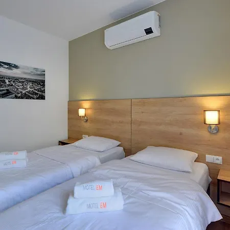 Em Motel Oleśnica