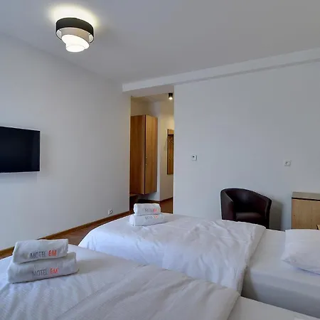 Motel Em *